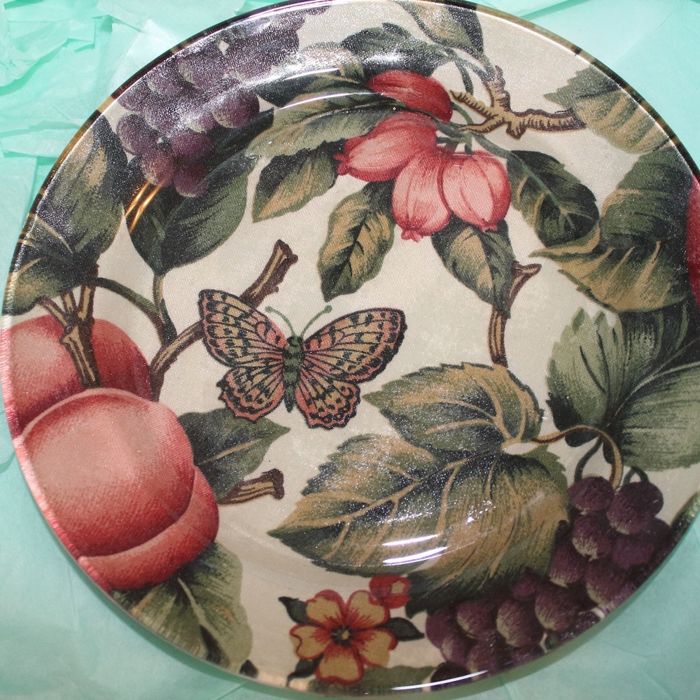 GORGEOUS DECORATIVE PLATE W/FRUIT & BUTTERFLY